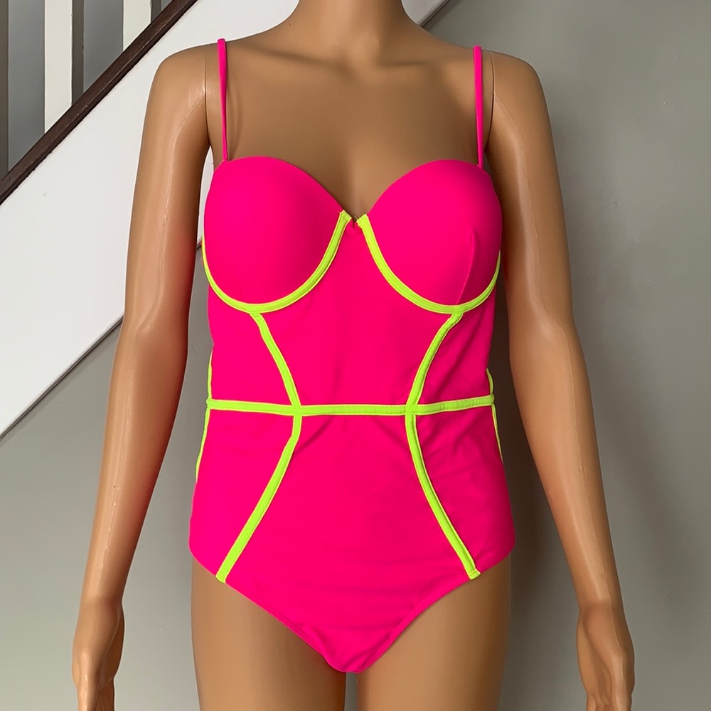 One piece swim suit